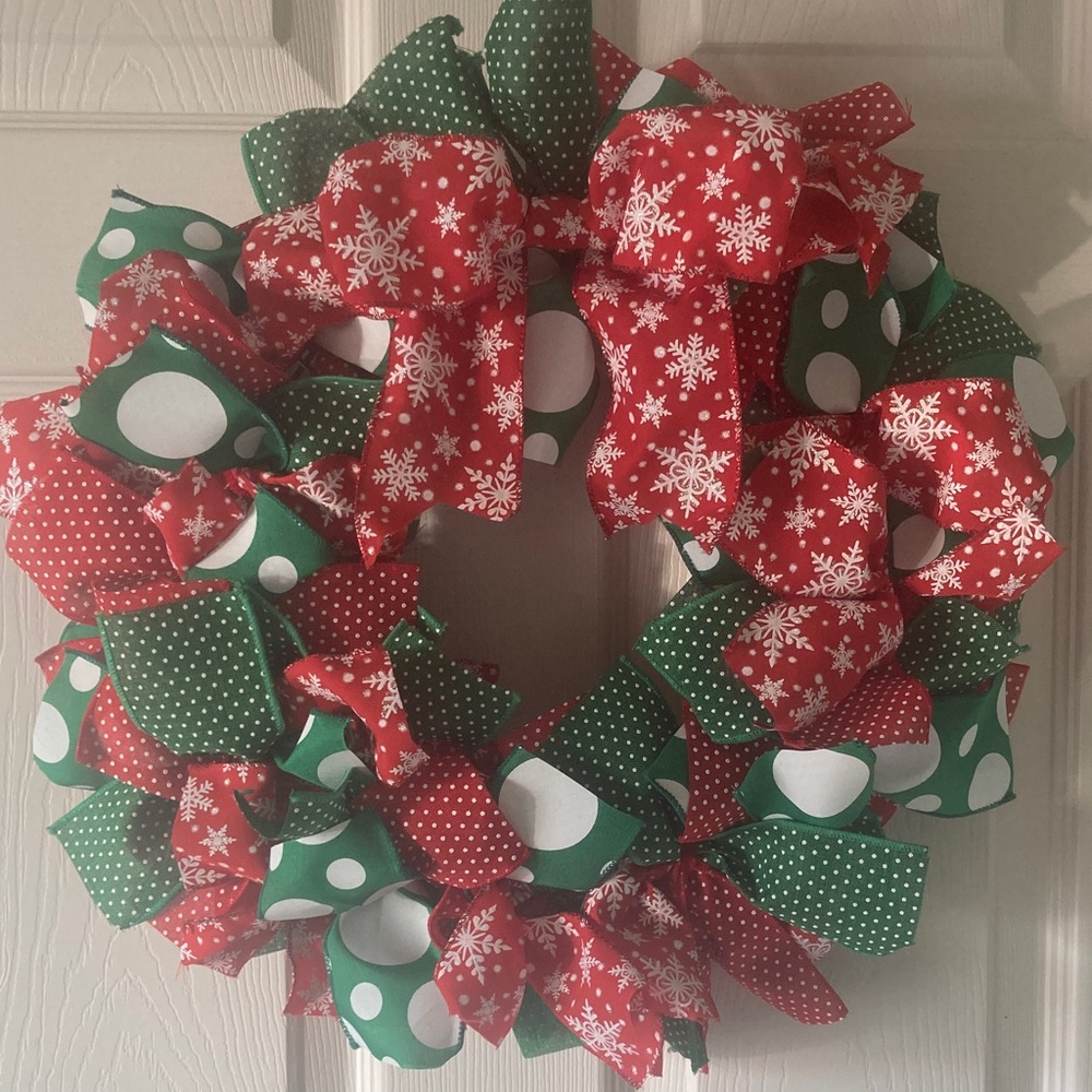 HANDMADE Christmas Ribbon Round Wreath NWT Multicolor Red Green Polka Dots